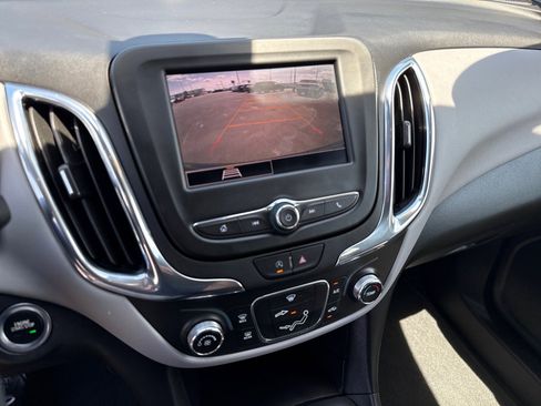Used 2023 Chevrolet Equinox LT FWD image 19
