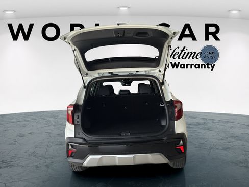 Used 2025 Kia Seltos EX w/ EX Sunroof Package FWD image 9