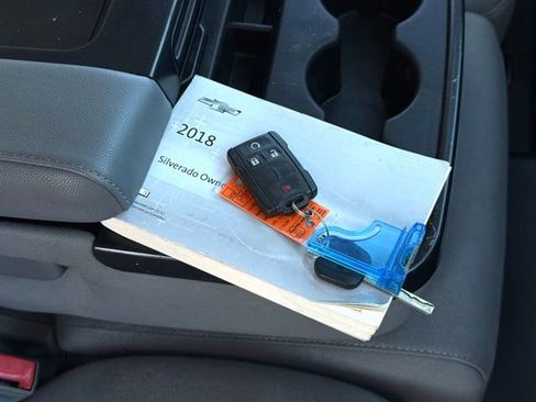 Used 2018 Chevrolet Silverado 1500 Custom image 5