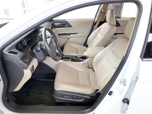 Used 2016 Honda Accord Touring image 13