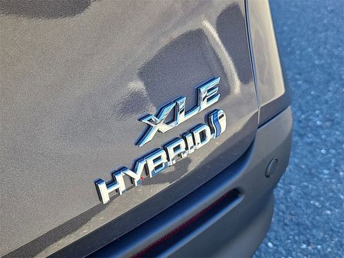 Used 2024 Toyota Sienna XLE image 12