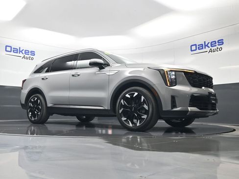 Certified 2024 Kia Sorento EX w/ Panoramic Sunroof Package image 42