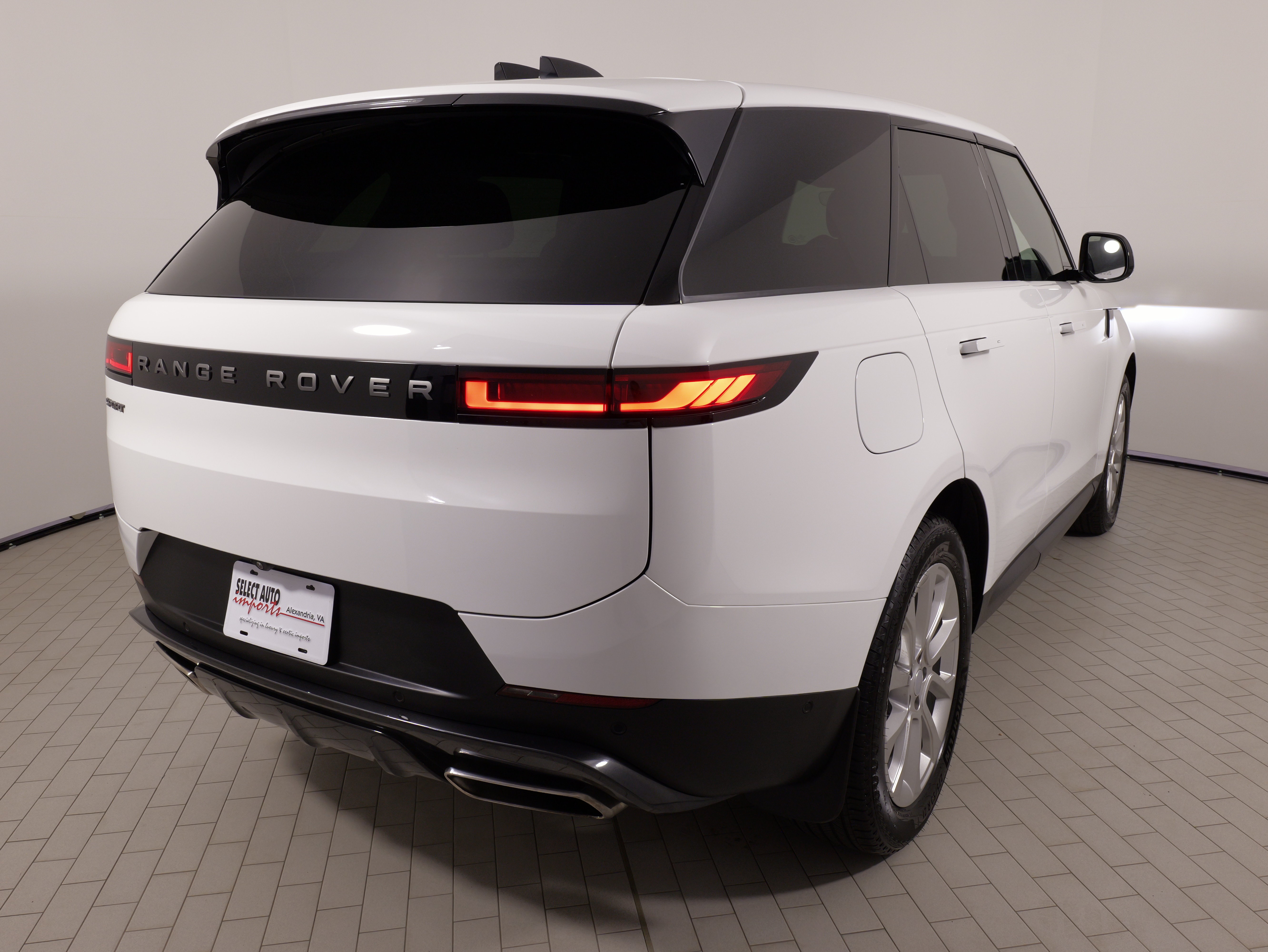 Used 2024 Land Rover Range Rover Sport SE AWD/4WD image 12