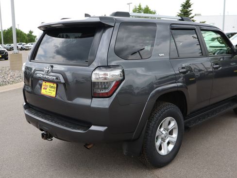 Used 2020 Toyota 4Runner SR5 AWD/4WD image 7