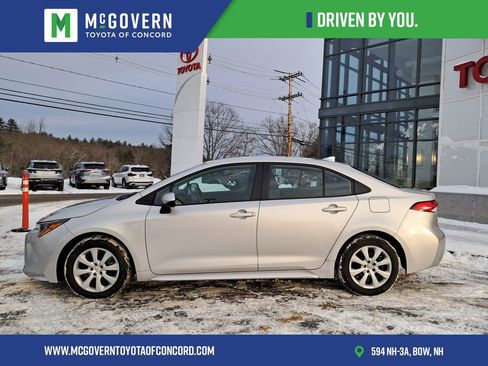 Used 2023 Toyota Corolla LE image 2