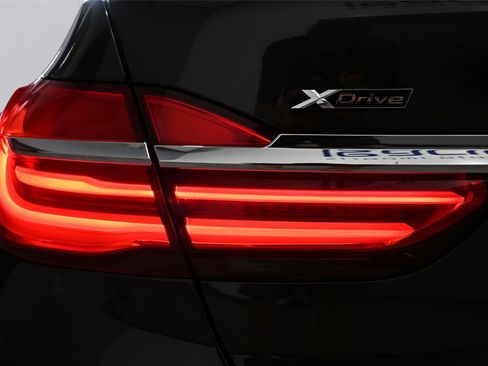 Used 2016 BMW 750i xDrive AWD/4WD image 36