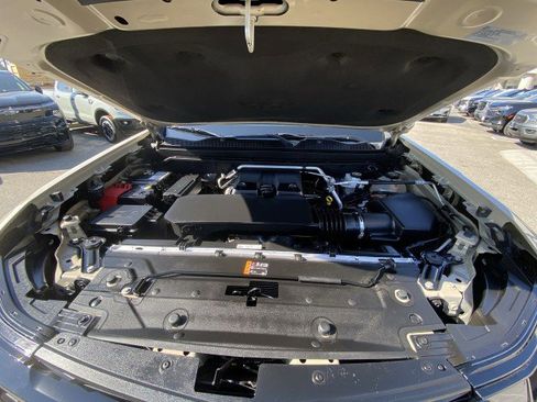 Used 2024 Chevrolet Colorado Z71 w/ Z71 Convenience Package 2 image 30