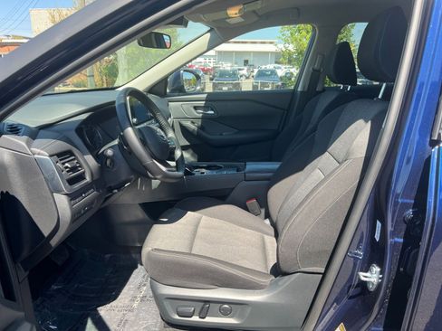 Used 2025 Nissan Rogue SV FWD image 38
