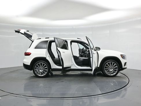 Used 2021 Mercedes-Benz GLB 250 image 4