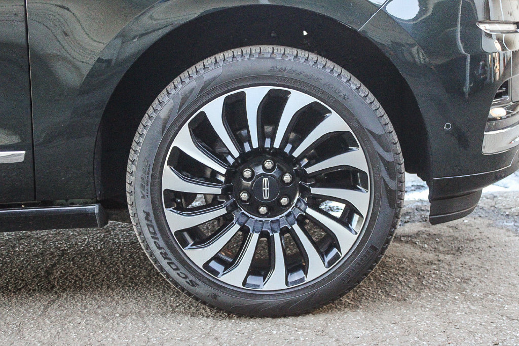 Used 2024 Lincoln Navigator Black Label AWD/4WD image 11