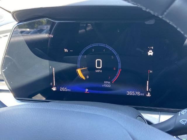 Used 2025 Chevrolet Trax LT w/ LT Convenience Package FWD image 7