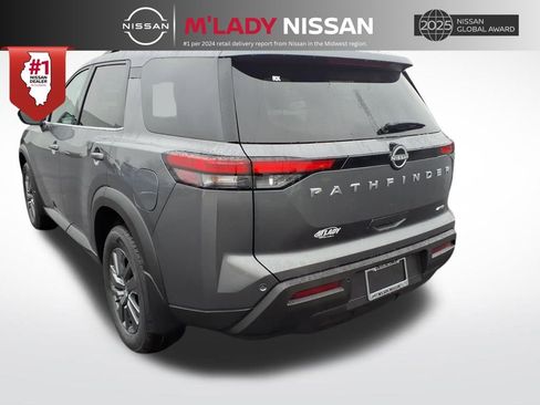 New 2025 Nissan Pathfinder SV image 5