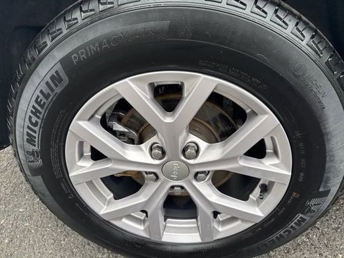 Certified 2022 Jeep Grand Cherokee Limited image 8