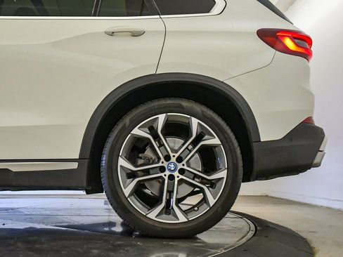 Used 2023 BMW X5 xDrive45e w/ Climate Comfort Package image 10