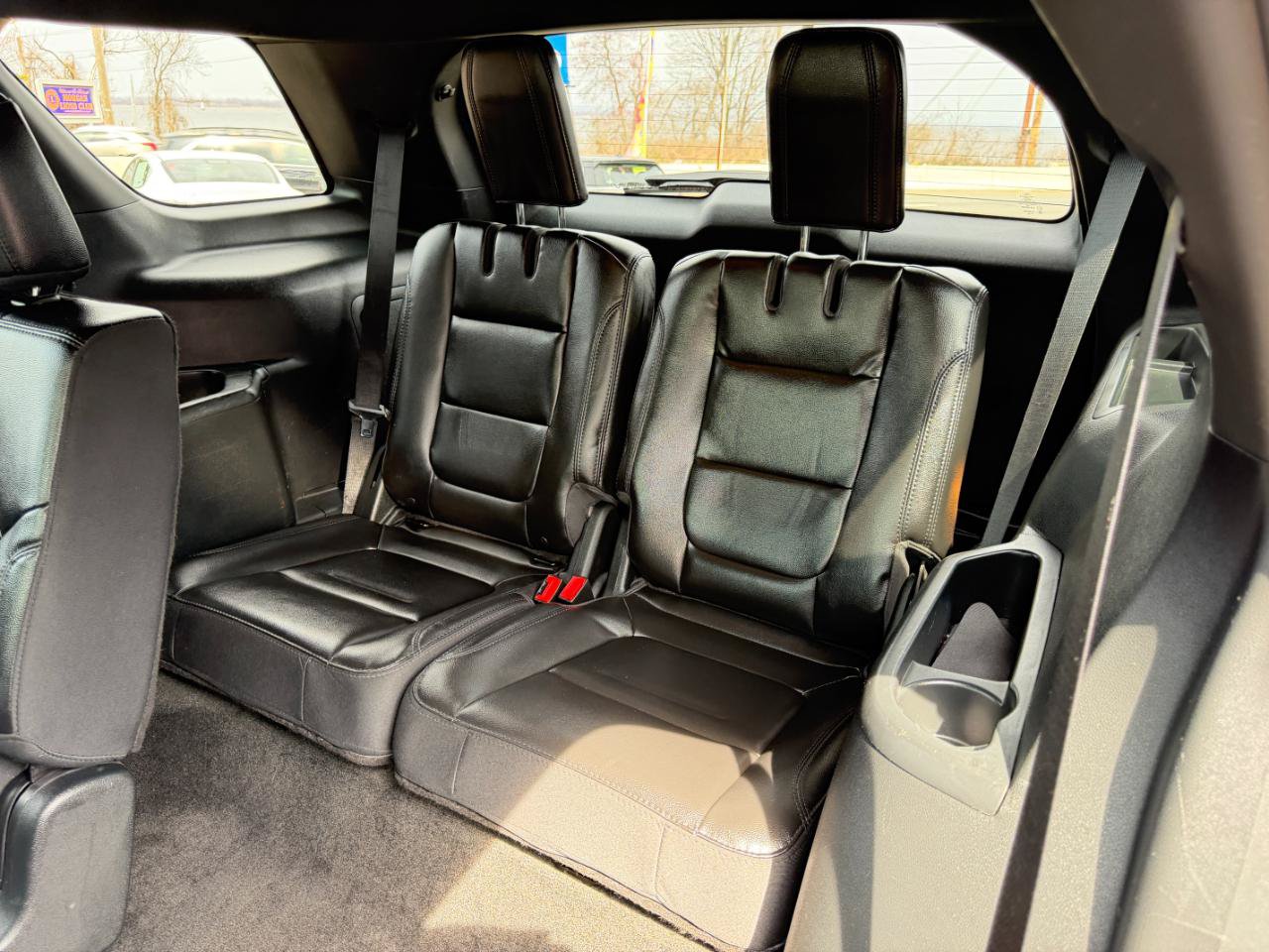 Used 2018 Ford Explorer XLT w/ Equipment Group 202A AWD/4WD image 32