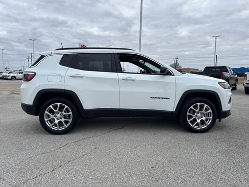 Used 2023 Jeep Compass Latitude w/ Sun and Sound Group image 8