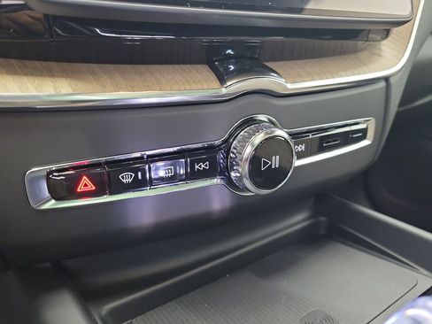 New 2026 Volvo XC60 B5 Core AWD/4WD image 30