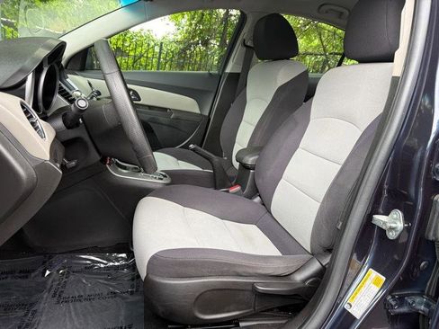Used 2014 Chevrolet Cruze LS FWD image 24