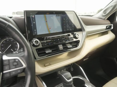 Used 2022 Toyota Highlander Platinum image 26