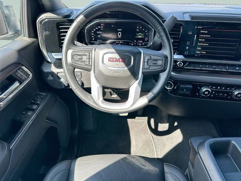 Used 2025 GMC Sierra 1500 SLT image 11