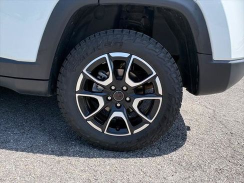 Certified 2025 Jeep Compass Trailhawk AWD/4WD image 10