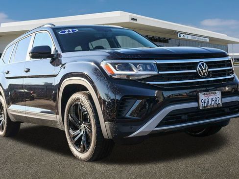 Used 2023 Volkswagen Atlas SE w/ Black Wheel Package image 3