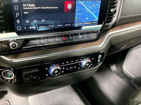 Used 2025 GMC Sierra 1500 SLT image 25