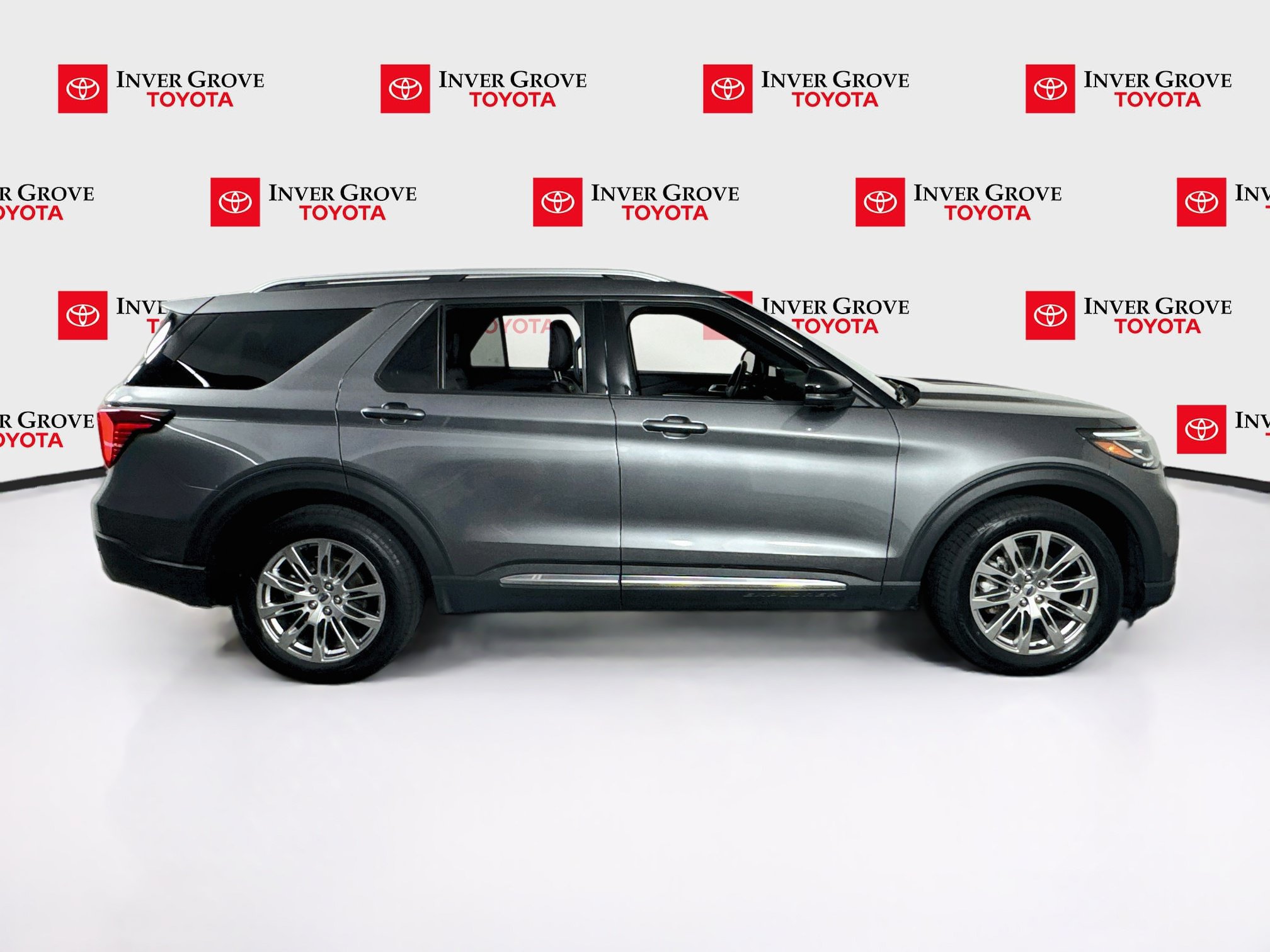 Used 2025 Ford Explorer Platinum AWD/4WD image 4