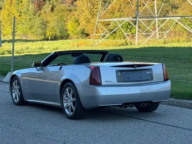Used 2004 Cadillac XLR RWD image 12