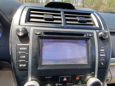 Used 2014 Toyota Camry LE FWD image 26