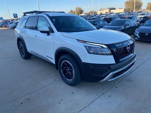 New 2025 Nissan Pathfinder Rock Creek image 7