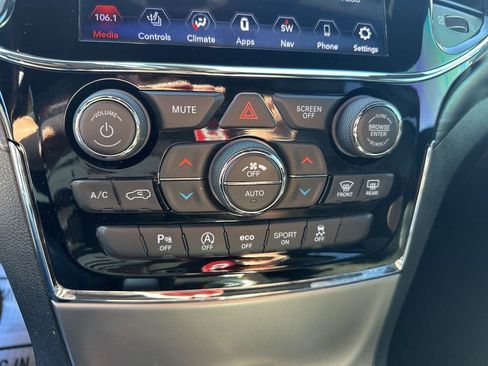 Used 2021 Jeep Grand Cherokee Laredo X image 29