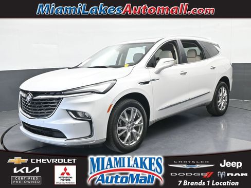 Used 2024 Buick Enclave Essence w/ Experience Buick Package FWD image 1