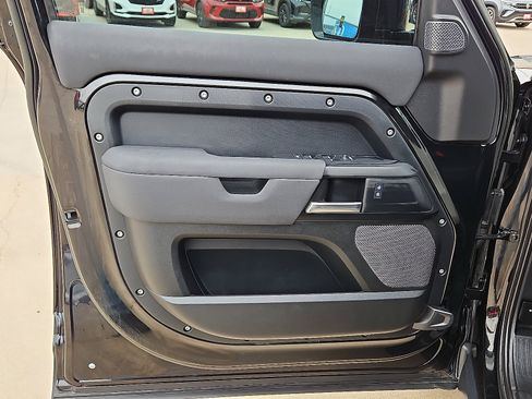 Used 2023 Land Rover Defender 110 image 11