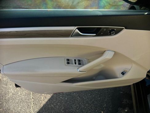 Used 2016 Volkswagen Passat 1.8T image 9