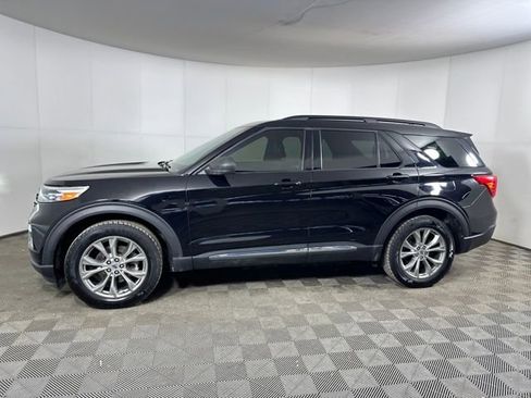 Used 2020 Ford Explorer XLT w/ Equipment Group 202A image 6