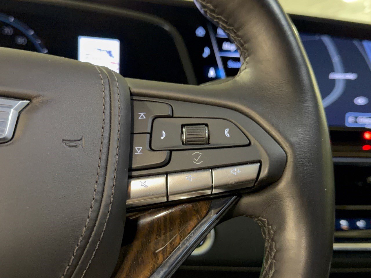 Certified 2023 Cadillac Escalade Sport Platinum w/ LPO, ONYX Package AWD/4WD image 19