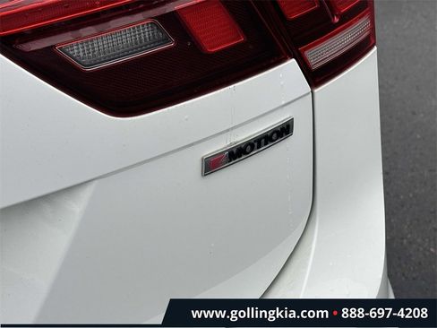 Used 2020 Volkswagen Tiguan SE w/ Panoramic Sunroof Package image 9