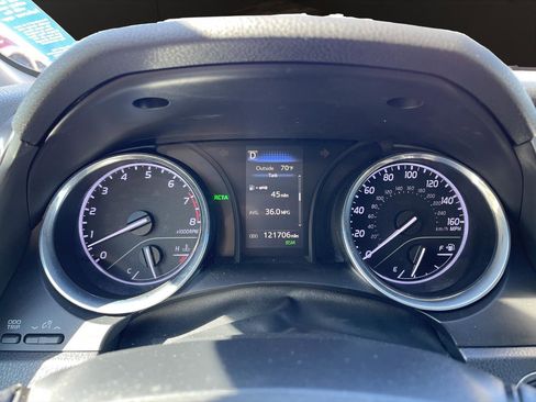 Used 2018 Toyota Camry LE w/ Convenience Package FWD image 11