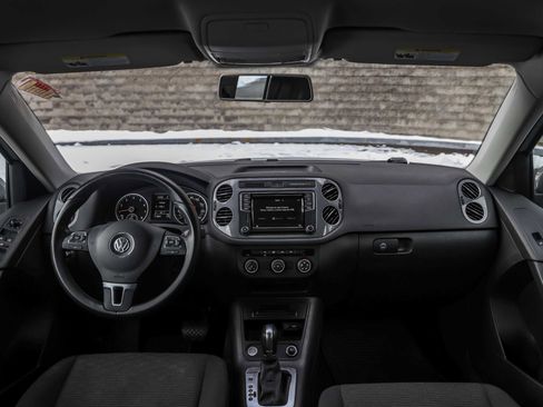 Used 2017 Volkswagen Tiguan Limited w/ Premium Package image 23