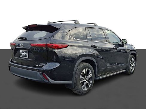 Used 2022 Toyota Highlander XLE image 7