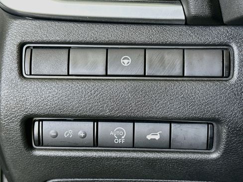 Used 2025 Nissan Rogue SV AWD/4WD image 17