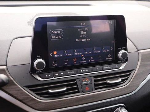 Used 2025 Nissan Altima 2.5 SV image 15