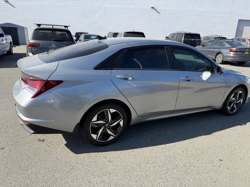 Used 2023 Hyundai Elantra SEL w/ Convenience Package FWD image 4