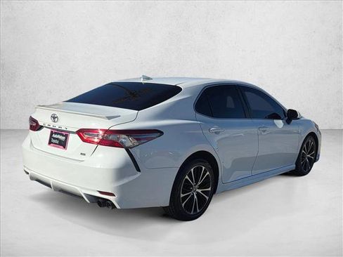 Used 2019 Toyota Camry SE image 5