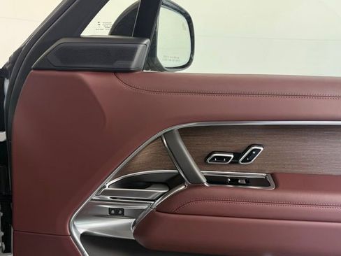 New 2025 Land Rover Range Rover SE image 17
