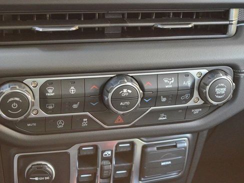 New 2026 Jeep Wrangler Unlimited Rubicon AWD/4WD image 27