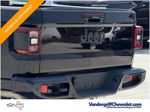 Used 2023 Jeep Gladiator Overland AWD/4WD image 6
