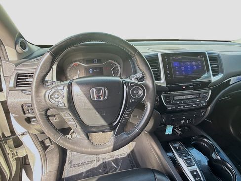 Certified 2018 Honda Pilot Touring image 10