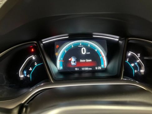 Used 2018 Honda Civic Touring image 13
